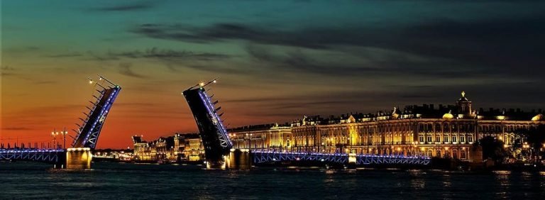 Tour Nocturno en San Petersburgo