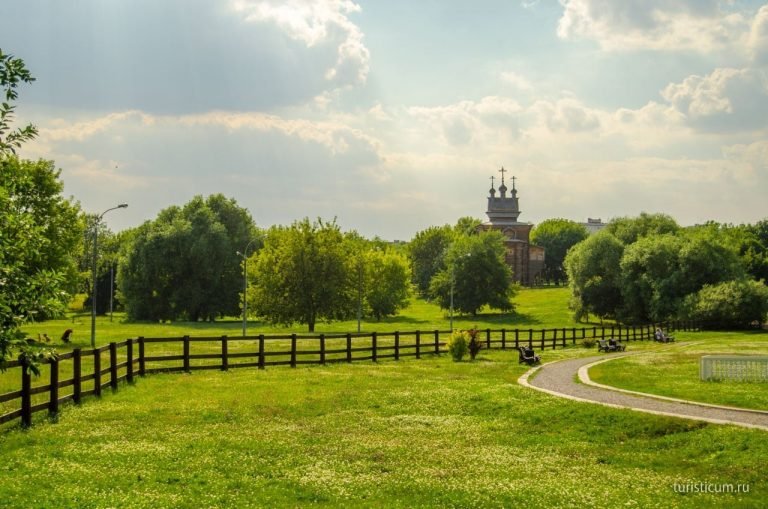 حديقة كولومينسكوي Kolomenskoe Gardens (1)