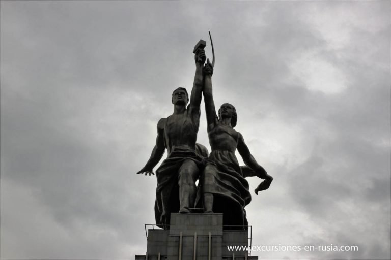 Estatua para el Comunismo en Moscu
